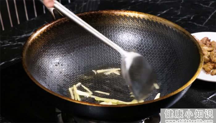 干炸肉段怎么做外酥里嫩  干炸肉段的家常做法东北