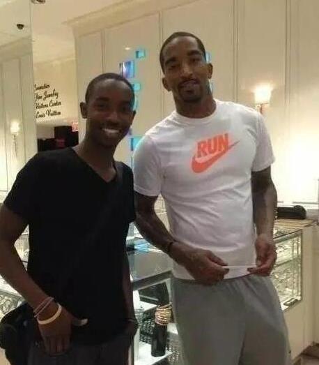 nba球星谁的丁丁尺寸最长最大，伊巴卡28厘米高清图被疯转（图）